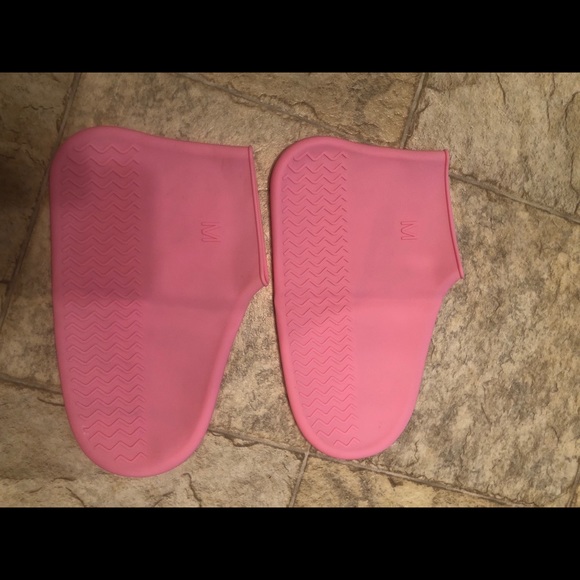 đź’– 2 Pairs x NEW Reusable Waterproof Shoe Cover - Picture 10 of 10